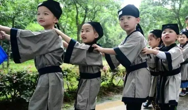 国学幼儿园_国学幼儿园和普通幼儿园哪个好_幼儿国学