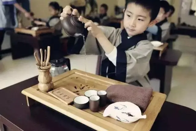 国学幼儿园_国学幼儿园和普通幼儿园哪个好_幼儿国学