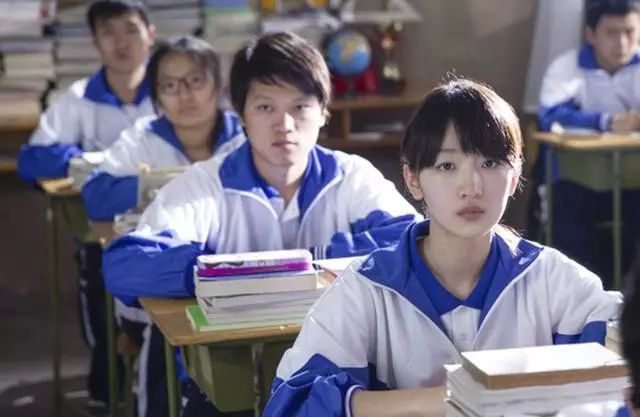 韩国学生的校服_韩国学生累还是日本学生累_韩国学生