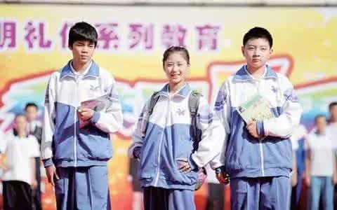 韩国学生_韩国学生的校服_韩国学生累还是日本学生累