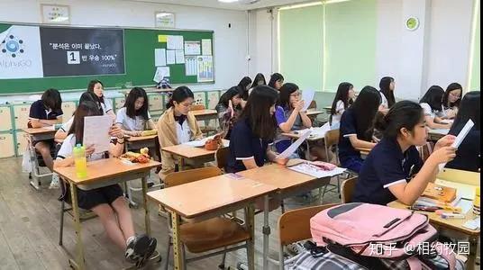 韩国学生_韩国学生的校服_韩国学生累还是日本学生累