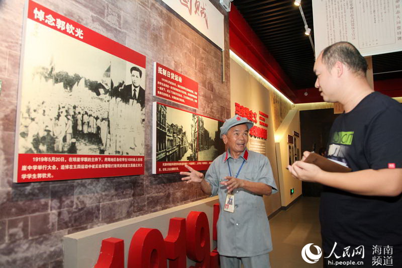 全国学雷锋标兵王学广讲述母瑞山革命斗争史