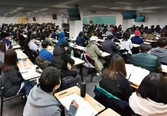 韩国学生累还是日本学生累_韩国学生发型_韩国学生