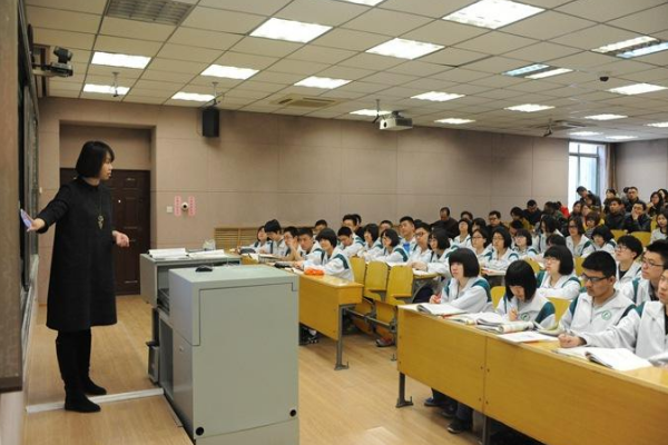空想社会主义的历史功绩是_空想性视错觉_空想社会的局限性是什么
