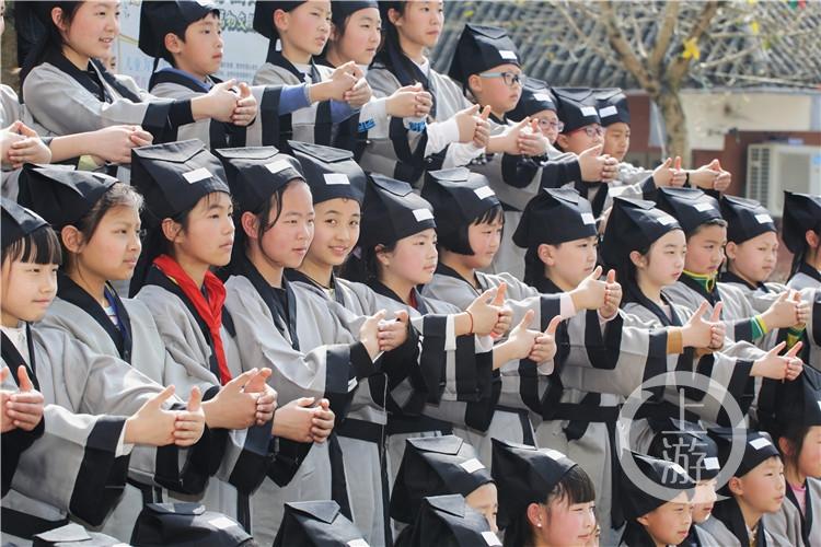 乡村学校少年宫学生国学体验 穿汉服学国学