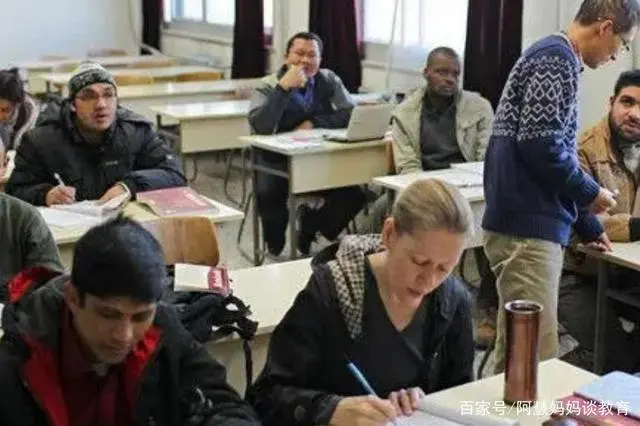留学生在华待遇太好，入学门槛低奖学金还高，国内学生：凭什么？
