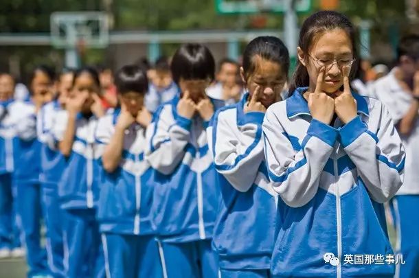 韩国学生压力有多大_韩国学生的校服_韩国学生