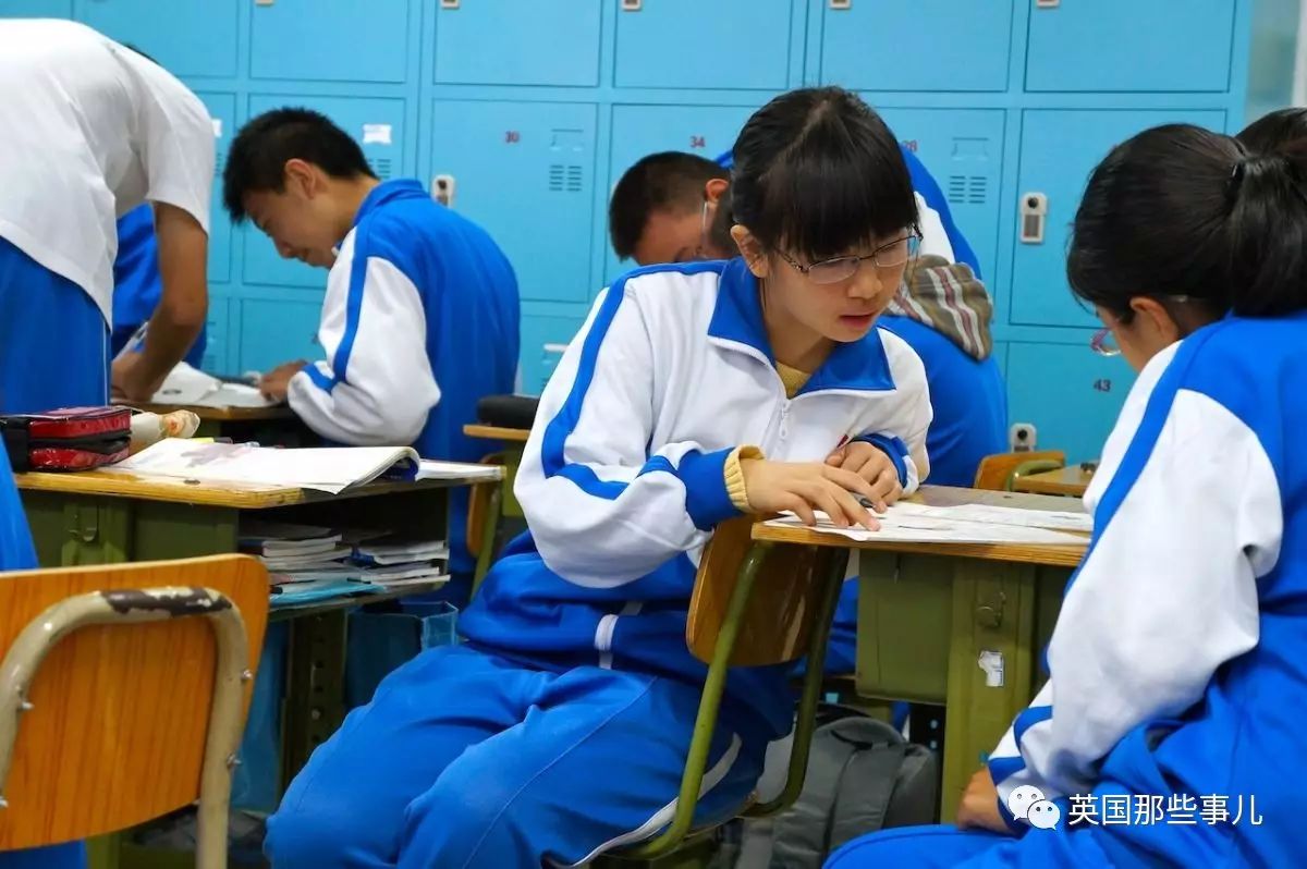 韩国学生压力有多大_韩国学生_韩国学生的校服