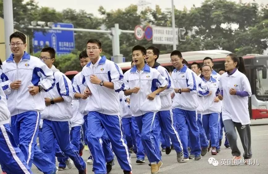 韩国学生压力有多大_韩国学生_韩国学生的校服