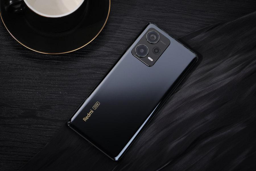 9分钟就能充至满电 210W秒充Redmi Note 12探索版评测