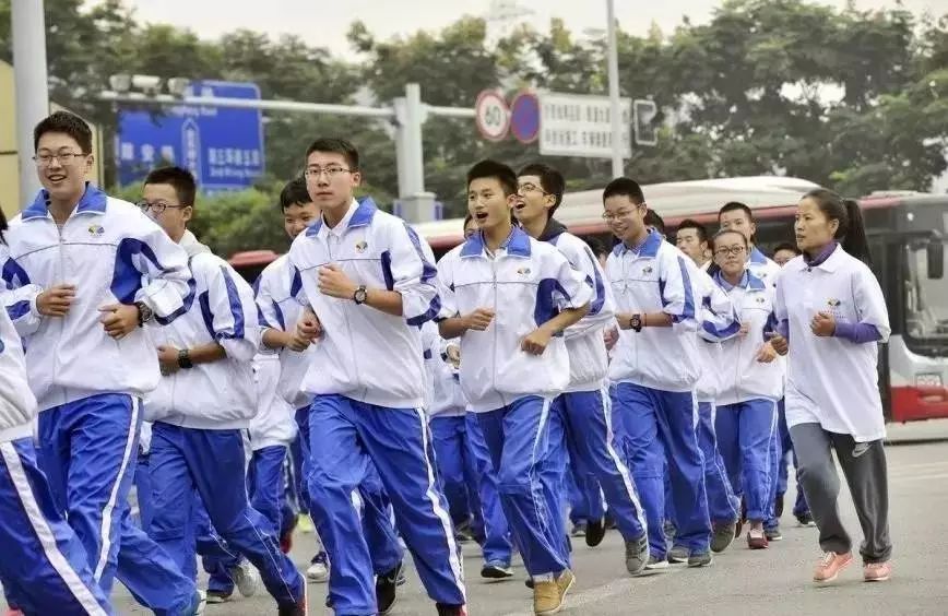 韩国学生的校服_韩国学生_韩国学生累还是日本学生累