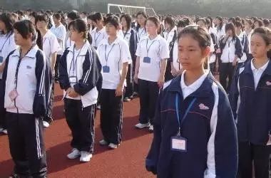 韩国学生累还是日本学生累_韩国学生的校服_韩国学生