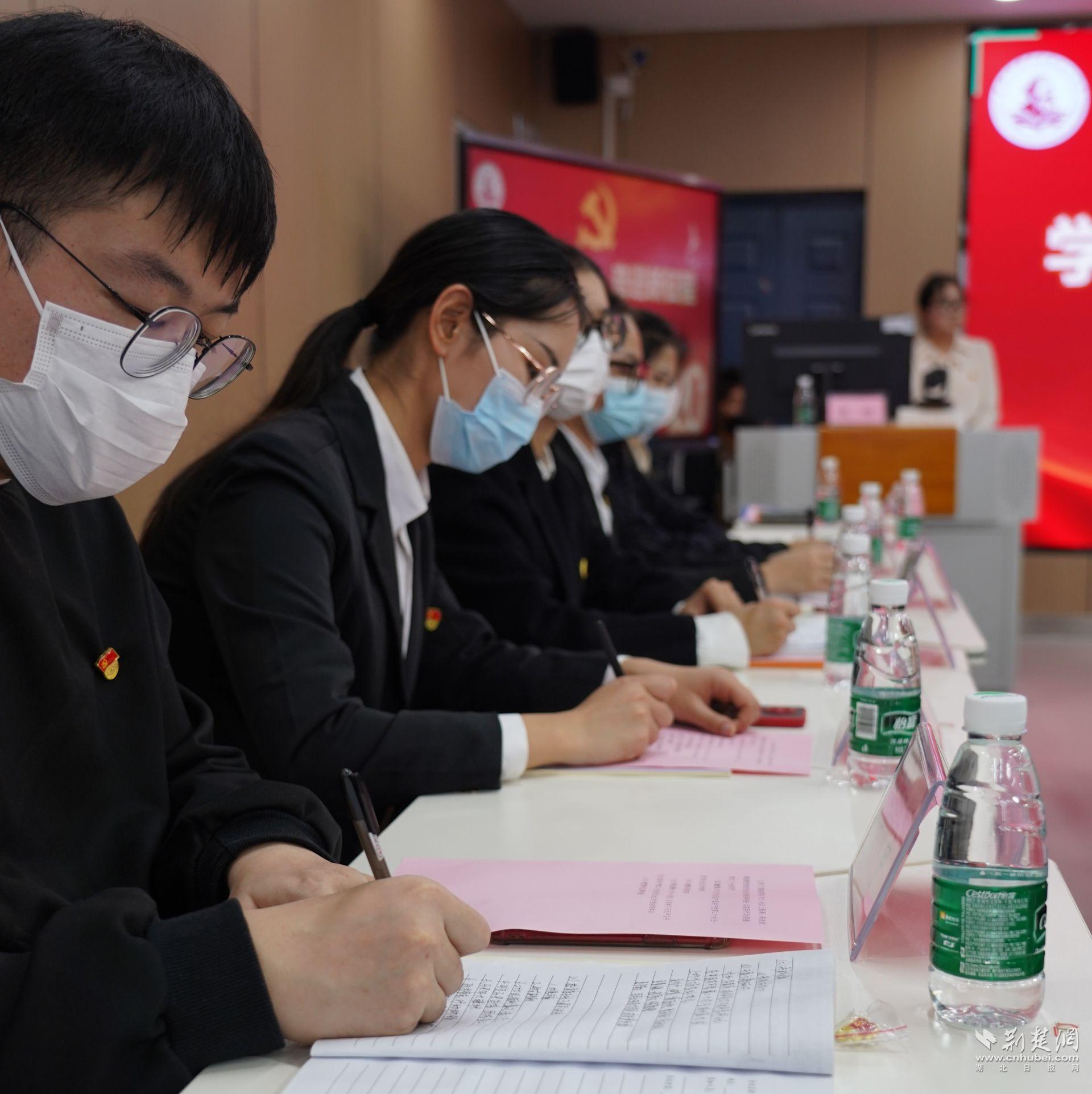 资本主义社会基本特征_资本主义基本特点_资本主义的基本特征表现为