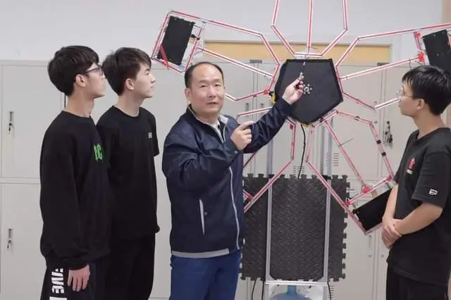 全国学_全国学生近视率_全国学历占比
