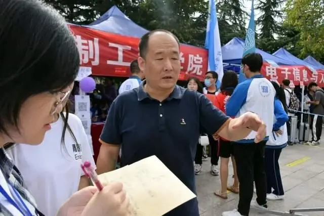 全国学历占比_全国学生近视率_全国学
