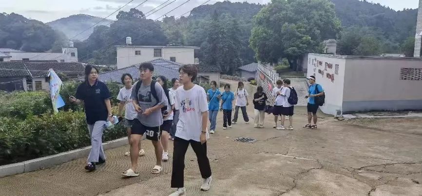 搞实践大学社会生可以吗_大学生社会实践干啥_大学生社会实践怎么搞