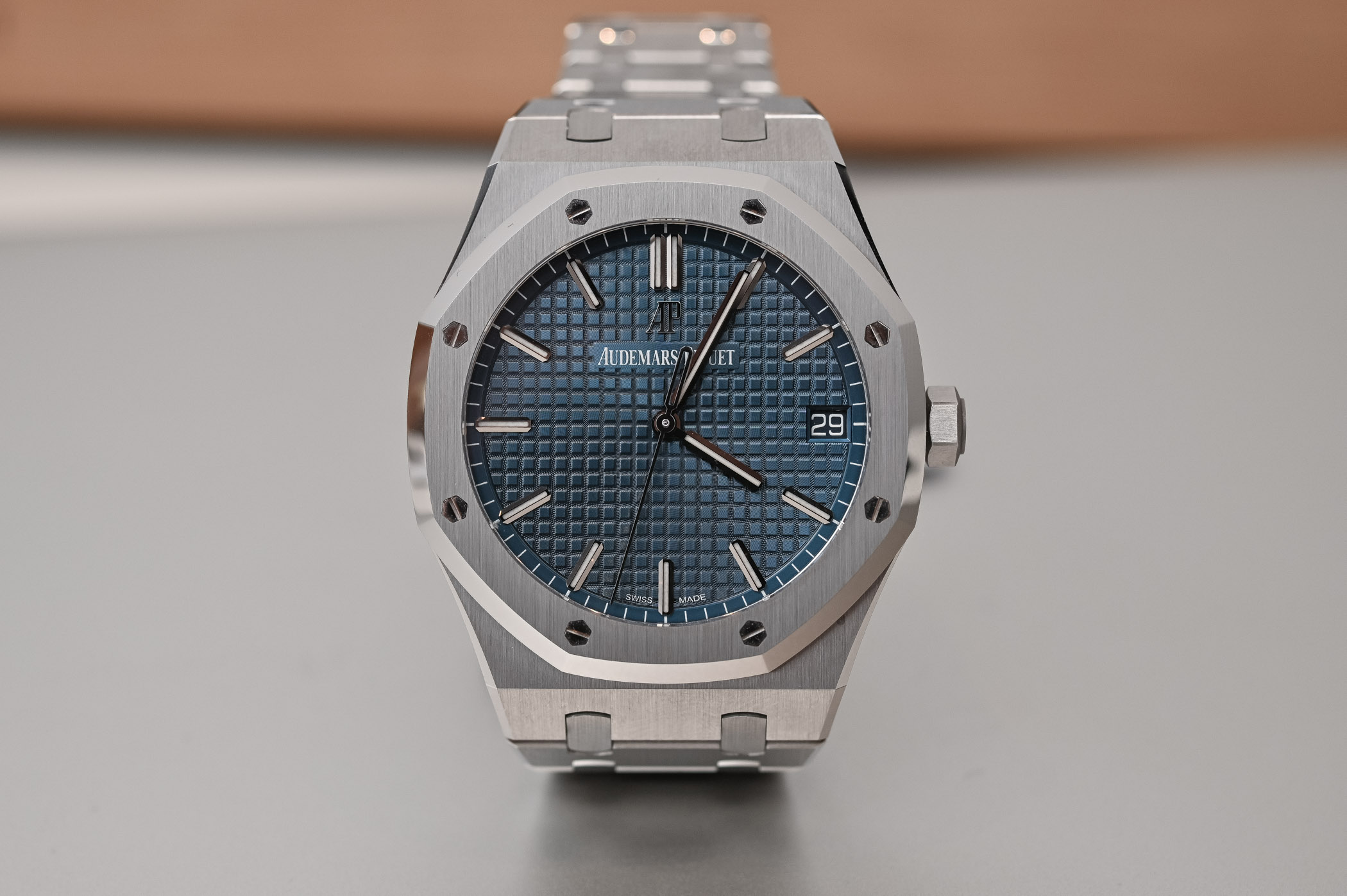 Audemars-Piguet-Royal-Oak-Selfwinding-41mm-15500ST-SIHH-2019-10.jpg