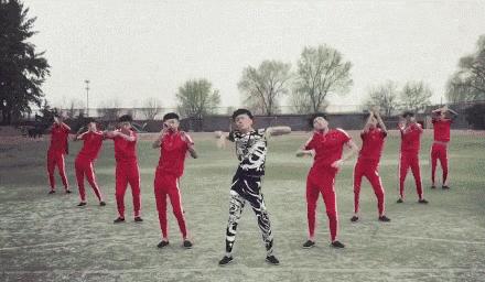 万人迷唯有男神牌牌琦_牌牌琦摇头_社会摇中万人迷唯有男神牌牌琦