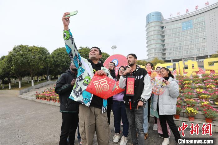 外国学生来中国留学待遇_外国学生来中国留学的条件_外国学生