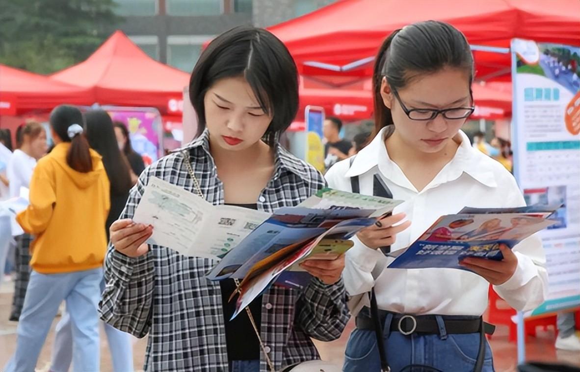 好就业的文史类专业有哪些_就业文史排名类专业大学_文史类专业就业排名