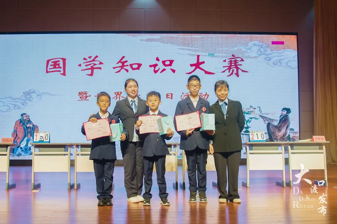 学生国学_国学学生集体朗诵_国学学生图片