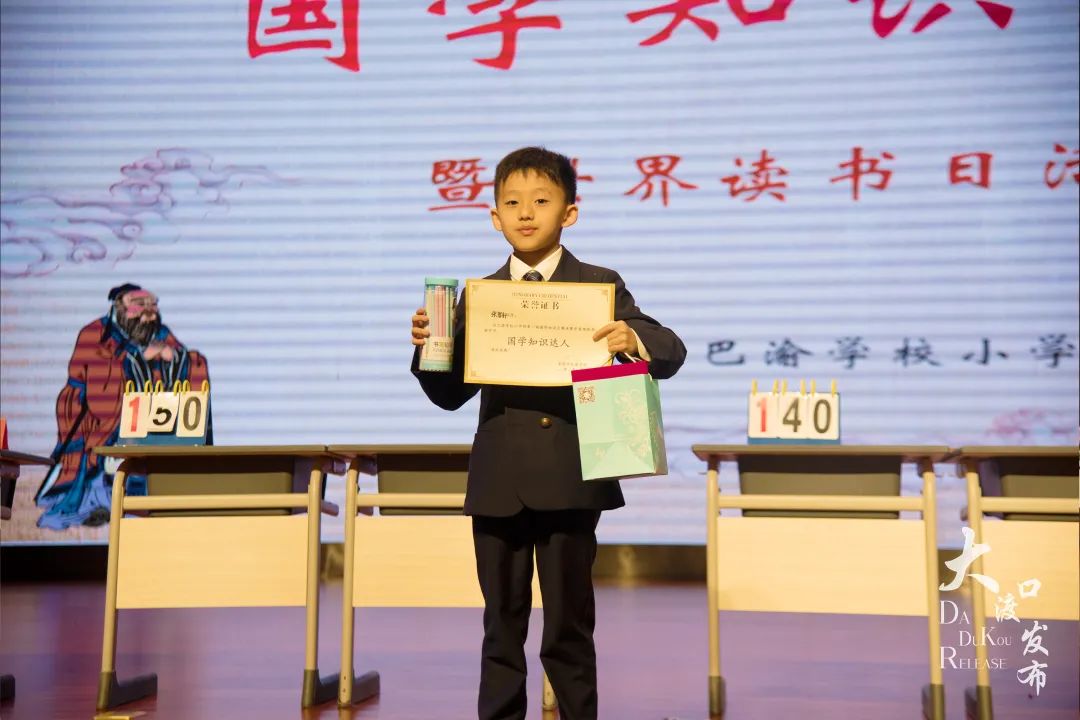 学生国学_国学学生集体朗诵_国学学生图片