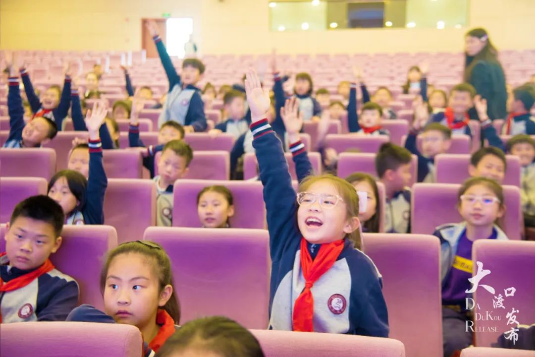 国学学生集体朗诵_国学学生图片_学生国学