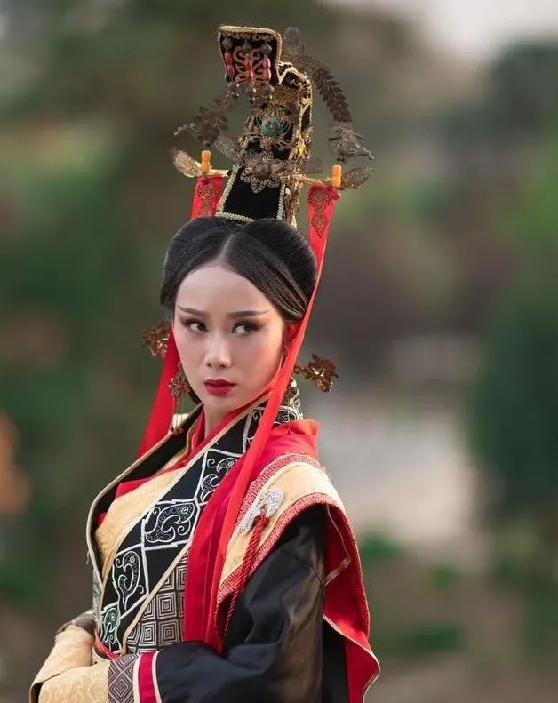 出尔反尔的历史人物_历史反面人物素材_历史人物反转