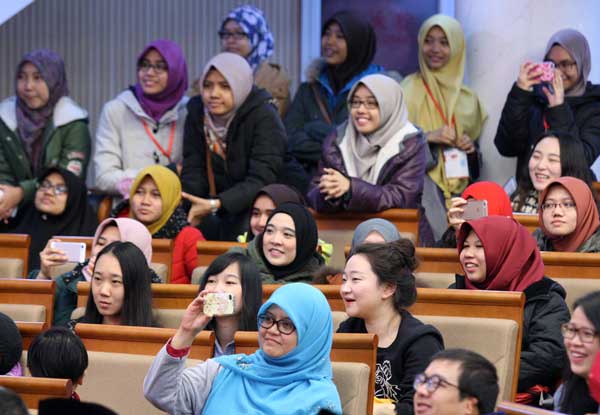 中国多举措吸引海外学生来华留学