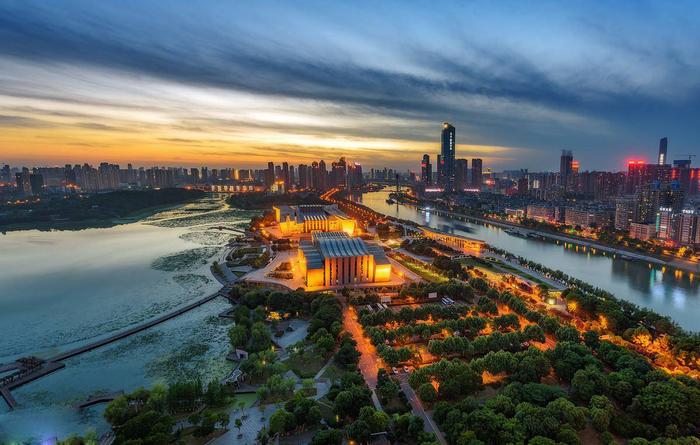 中国最受欢迎的十大旅游城市，8座在南方，你最喜欢哪一座？