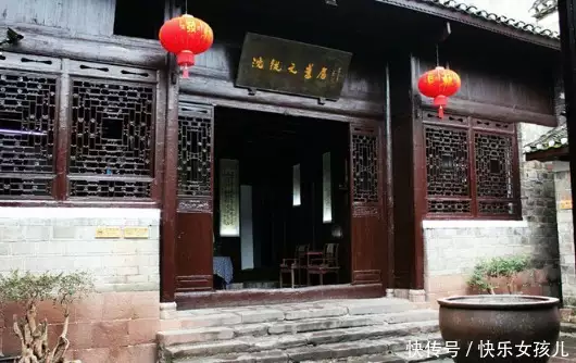 凤凰古城文化名人_古城名人凤凰历史出自哪里_凤凰古城出的历史名人