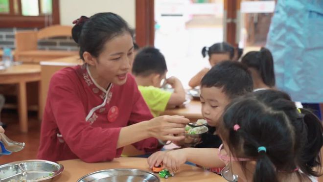 幼儿园国学_国学园幼儿教师工作内容_国学幼儿园宣传图片