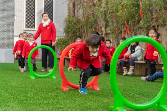 幼儿园国学_国学幼儿园宣传图片_国学园幼儿教师工作内容