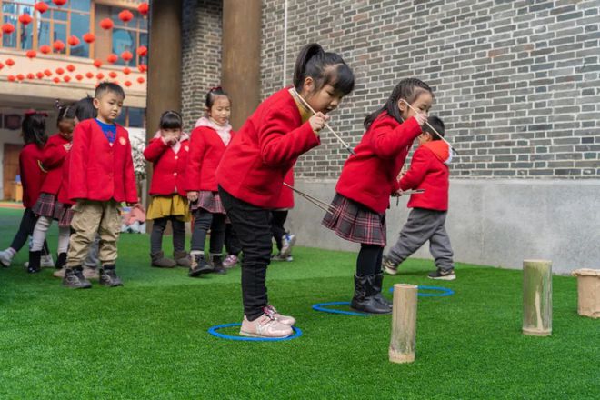 幼儿园国学_国学园幼儿教师工作内容_国学幼儿园宣传图片