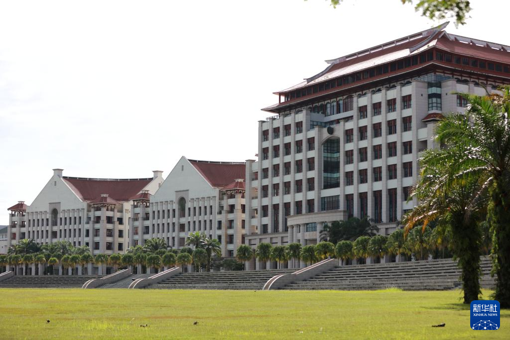 这是5月26日在马来西亚雪兰莪州拍摄的厦门大学马来西亚分校教学楼。新华社发（李潇然摄）