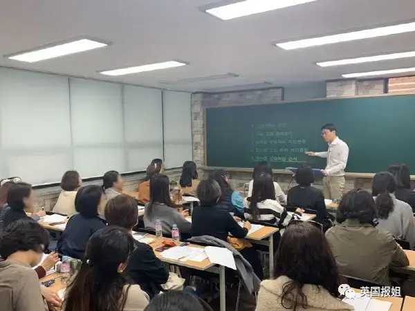 韩国学生发型_韩国学生_韩国学生的校服