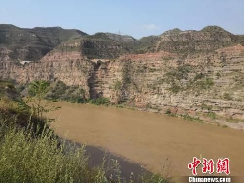 图为沿黄观光路边的美景。　阿琳娜 摄