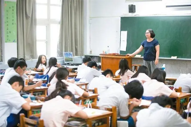 中考社会试卷_中考社会考生很难被录取吗_中考社会