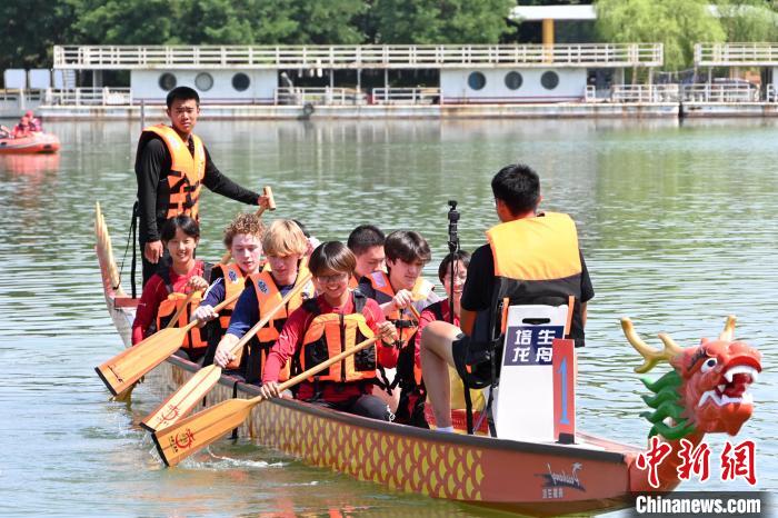 中国学生与外国学生阅读的差距_学生中国银行办卡需要什么资料_中国学生