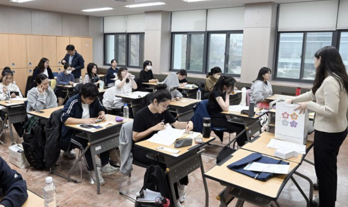 韩国学生_韩国学生的校服_韩国学生压力有多大