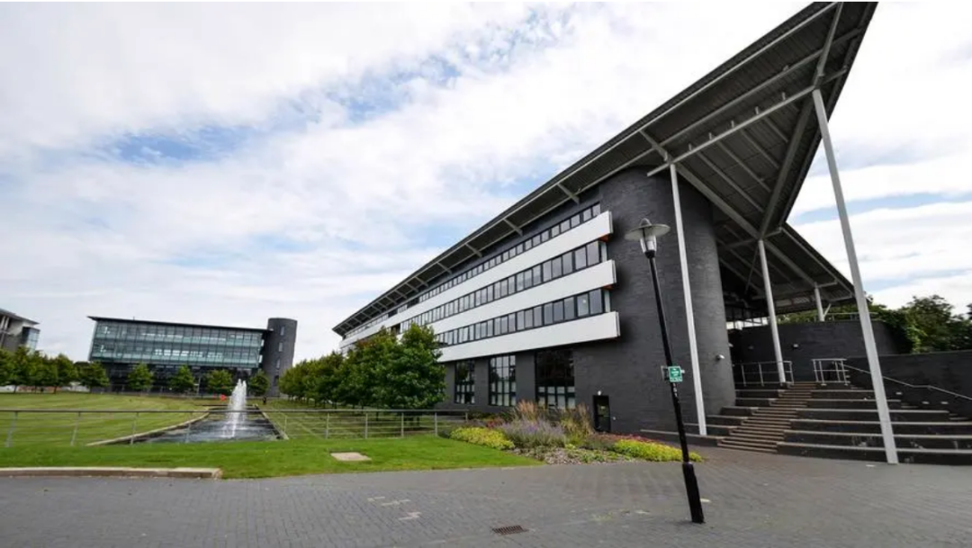 英国学校qs排名_英国学校三个主要假期_英国学校