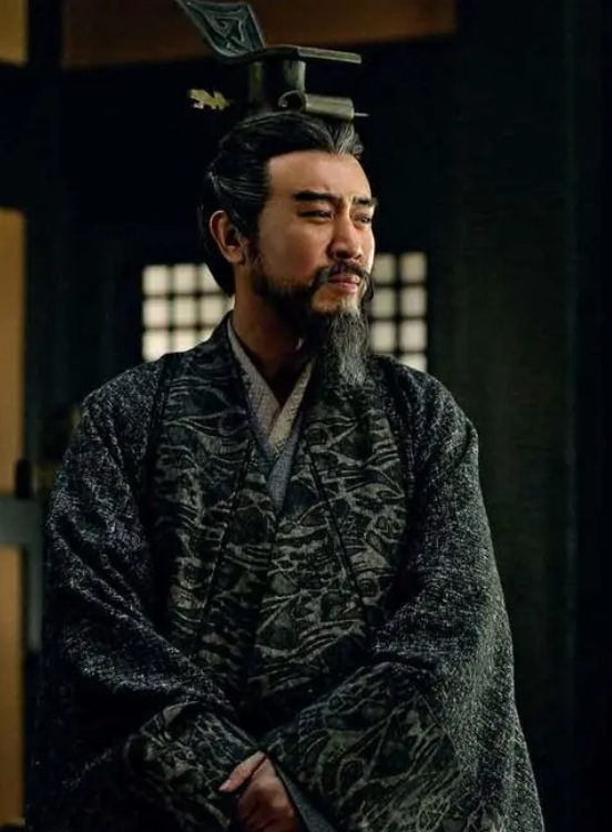 正反两面评价曹操_对历史人物曹操的正面评价是一直存在的_从正面评价曹操