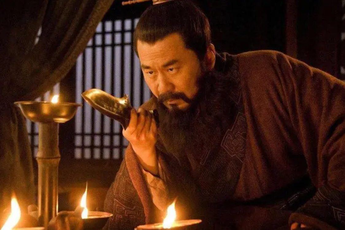 对历史人物曹操的正面评价是一直存在的_正反两面评价曹操_从正面评价曹操