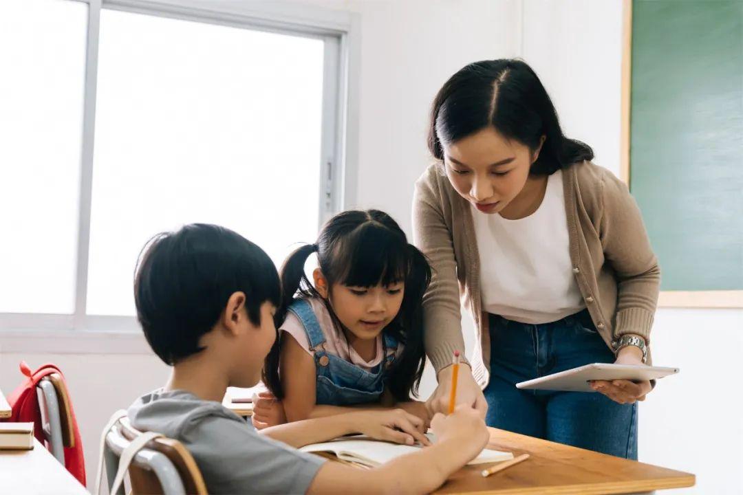 原因退缩行为产生社会幼儿心理_幼儿社会退缩行为的案例_幼儿社会退缩行为产生的原因