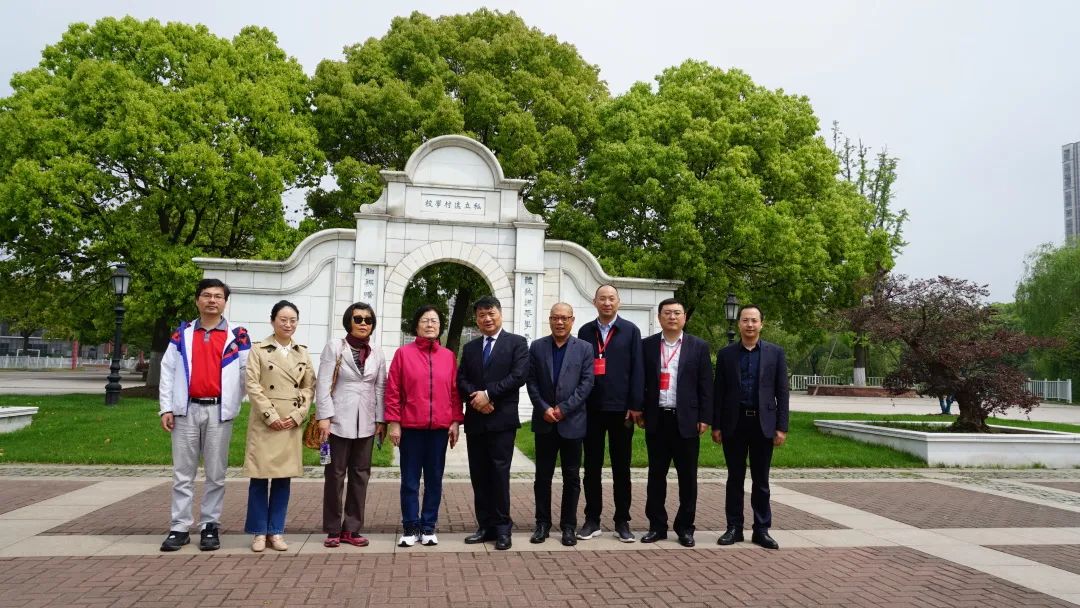 中央文史馆馆员刘彭芝专程来访