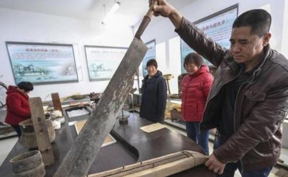 人物腰斩历史背景_历史腰斩而死的故事_被腰斩的历史人物