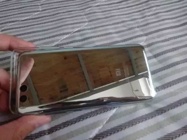小米探索版亮银色灯_小米亮银版是什么材质_小米6亮银探索版