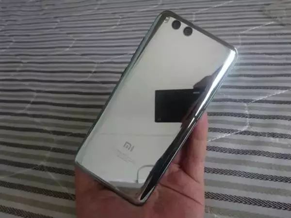小米探索版亮银色灯_小米6亮银探索版_小米亮银版是什么材质