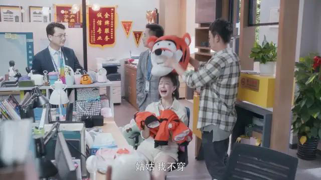社会很现实_现实社会句句扎心的经典句子_现实社会一场戏玩的全是人民币