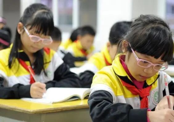 美国学生学什么外语_美国学生_美国学生有寒暑假吗